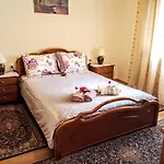 Tanias House דירה *