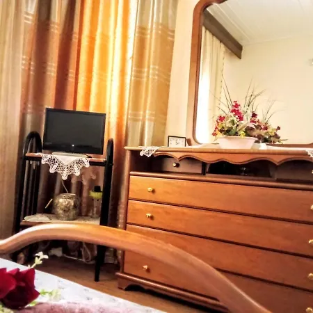 Tanias House Apartman