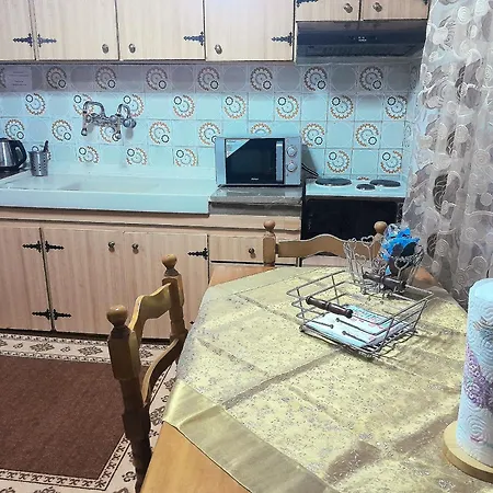 Tanias House Apartman *