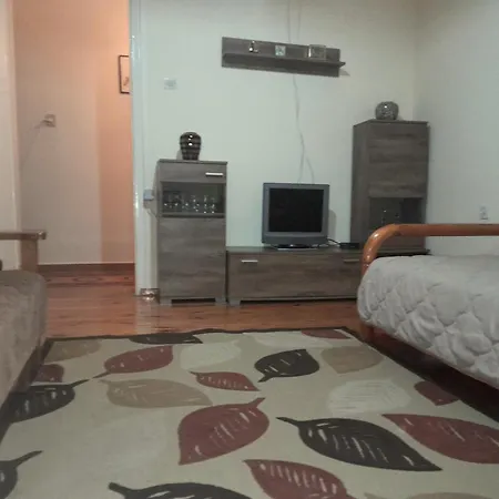 Tanias House *