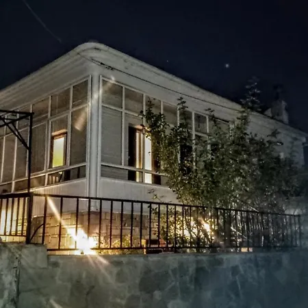 Tanias House Siatista