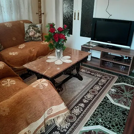 Tanias House Apartman