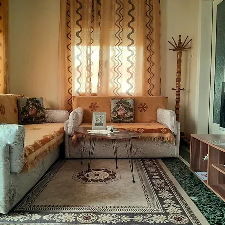 Tanias House