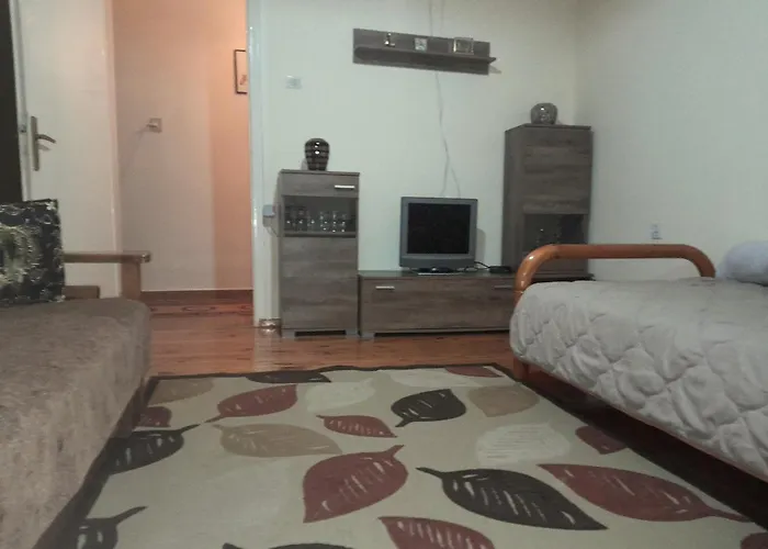 Tanias House *